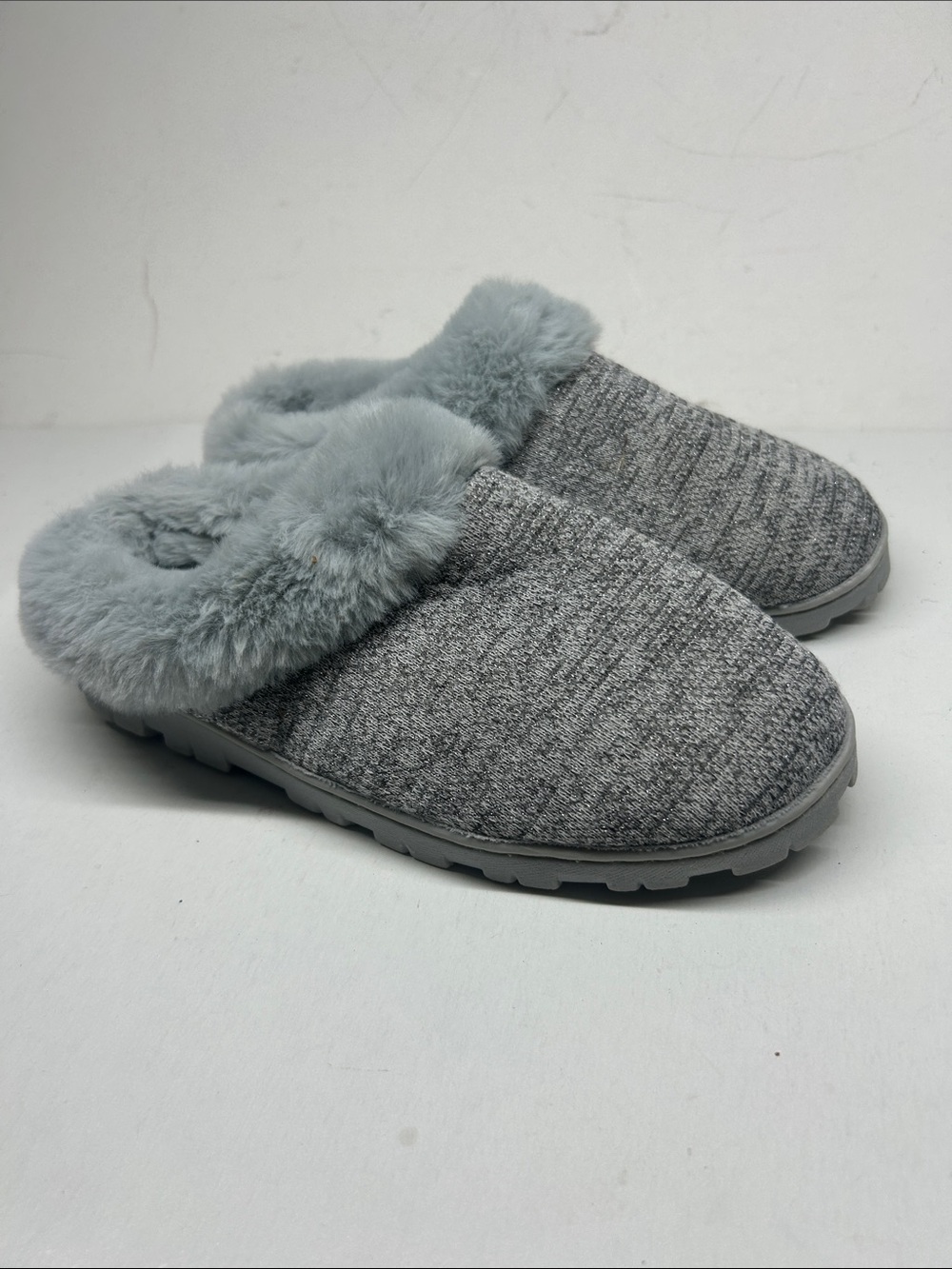Jessica Simpson Light Gray Knit Faux-Fur Clog Slippers